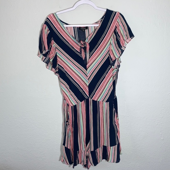 Gigio UMGEE Striped V-Neck Ruffled Romper Front Tie Side Pockets size Medium - Picture 14 of 15